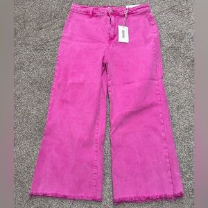 NWT Zenana Mae Wide Leg Cropped Jean w/Raw Hem